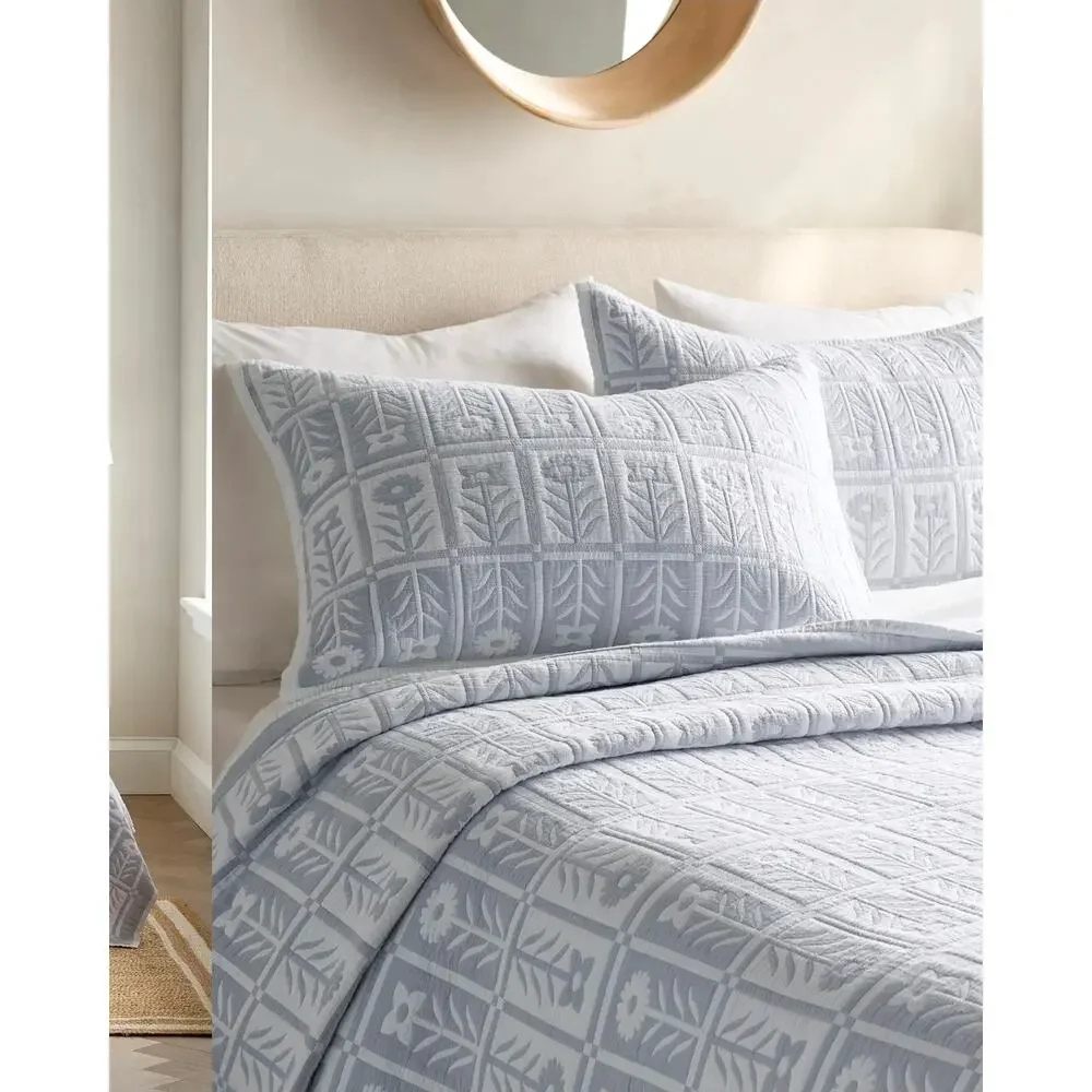 Quince Organic Cotton Jacquard Floral Coverlet Full / Queen Blue Fog $150 MSRP